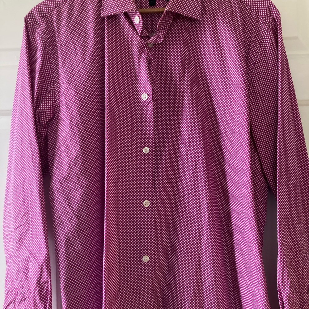 Men’s casual long sleeve shirt.